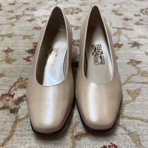 New in box Salvatore Ferragamo Women's Breezy heels